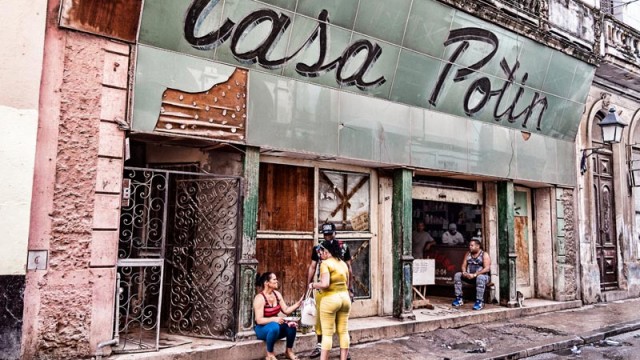 De tiendas por La Habana